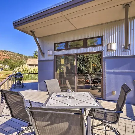 Pet-Friendly Sedona Home With Yard And Hot Tub!